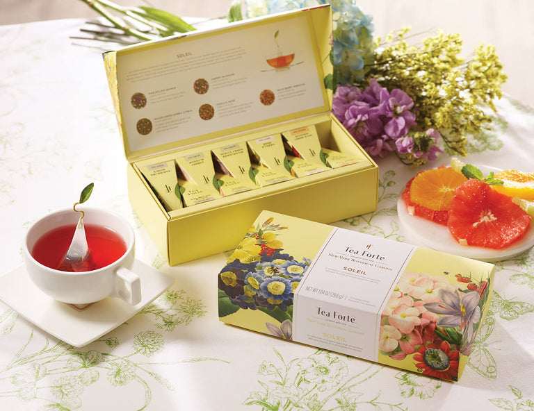 Soleil Petite Presentation Box open and closed, with steeped tea in cup.