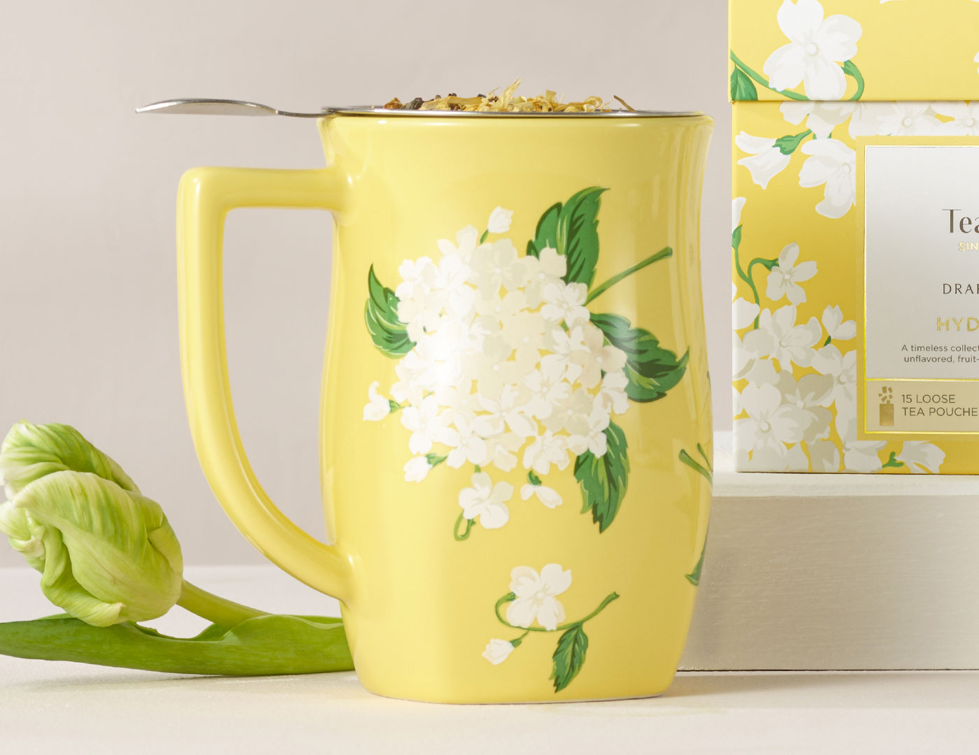 Hydrangea Fiore Steeping cup with lid off and loose tea inside with a tulip