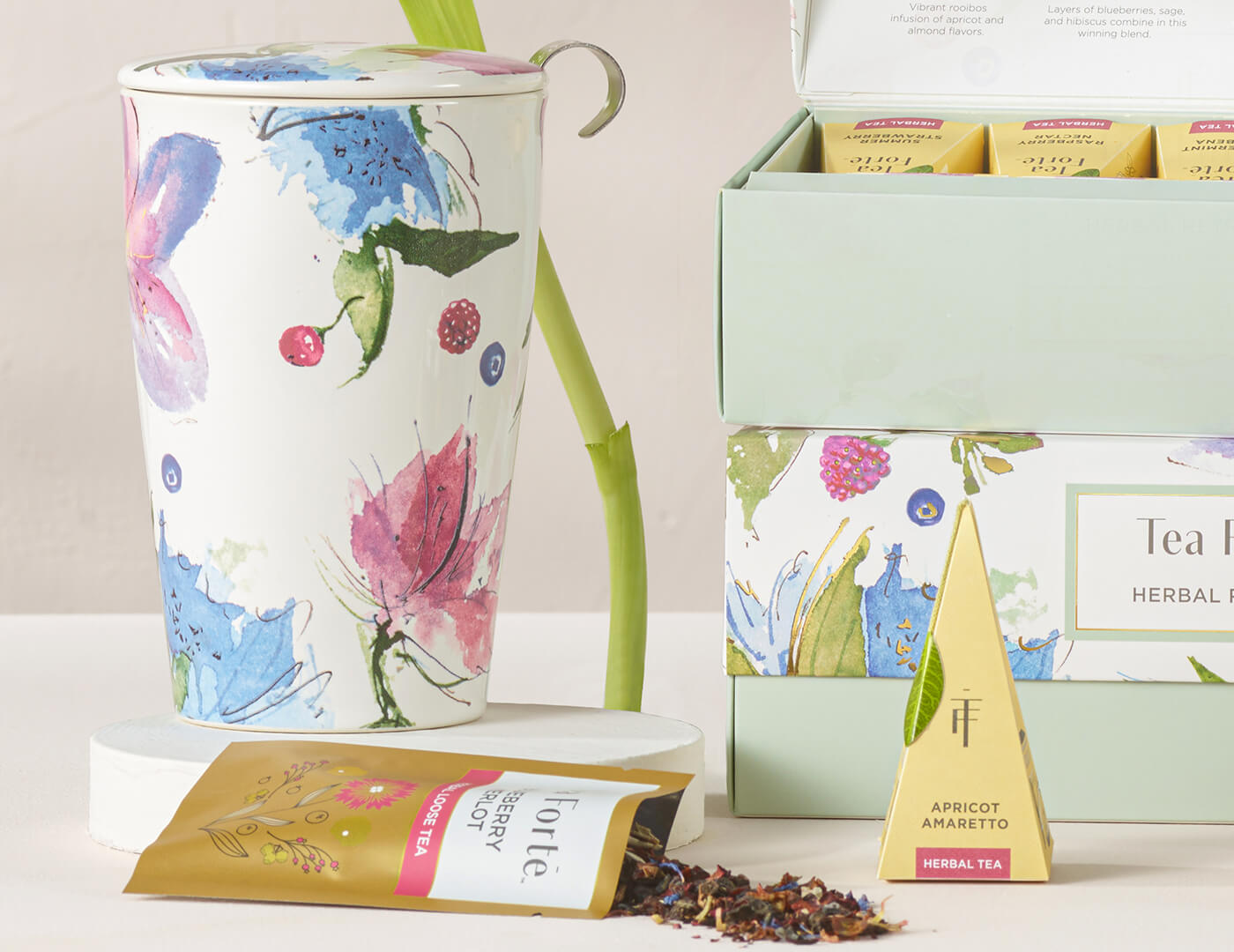 Herbal Retreat KATI® Steeping Cup with lid on and Single Steeps box next to it