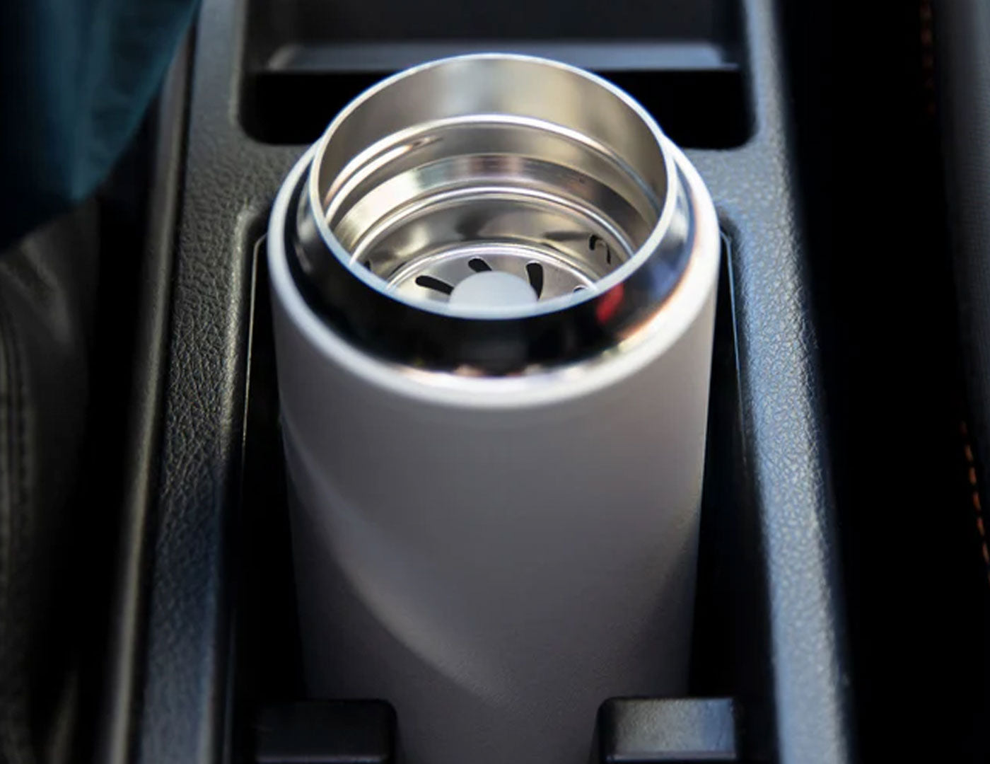 Carter Infuser Set 16oz Matte White, open, in a car cupholder