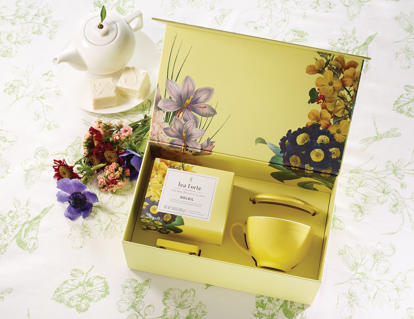 Soleil Collection Gift Set showing contents of box with lid open