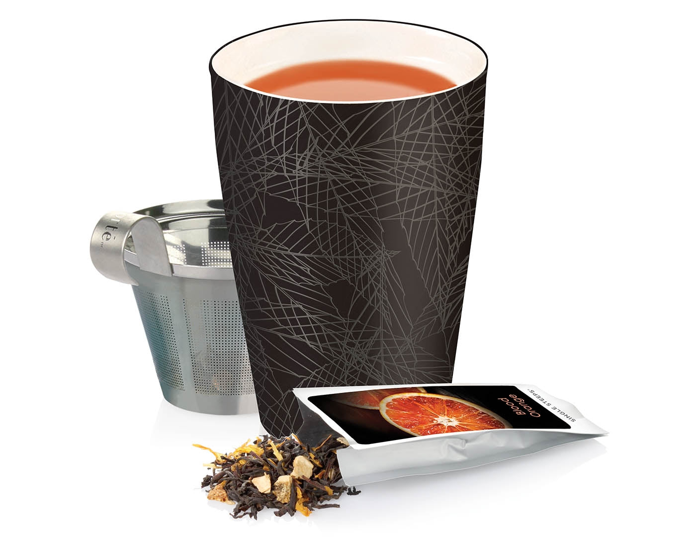 Noir design KATI® Steeping cup with infuser showing closeup of cup